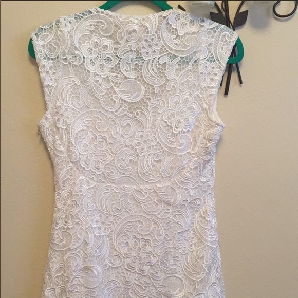 Beautiful white lace dress - Picture 3 of 3